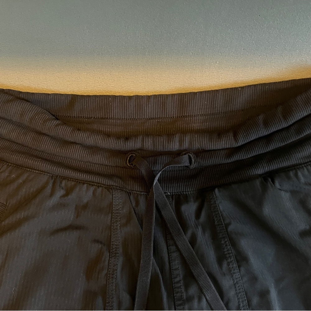 Lululemon Dance Studio Black LINED Women'sSz 6 Mid- Rise Pants - Picture 5 of 10
